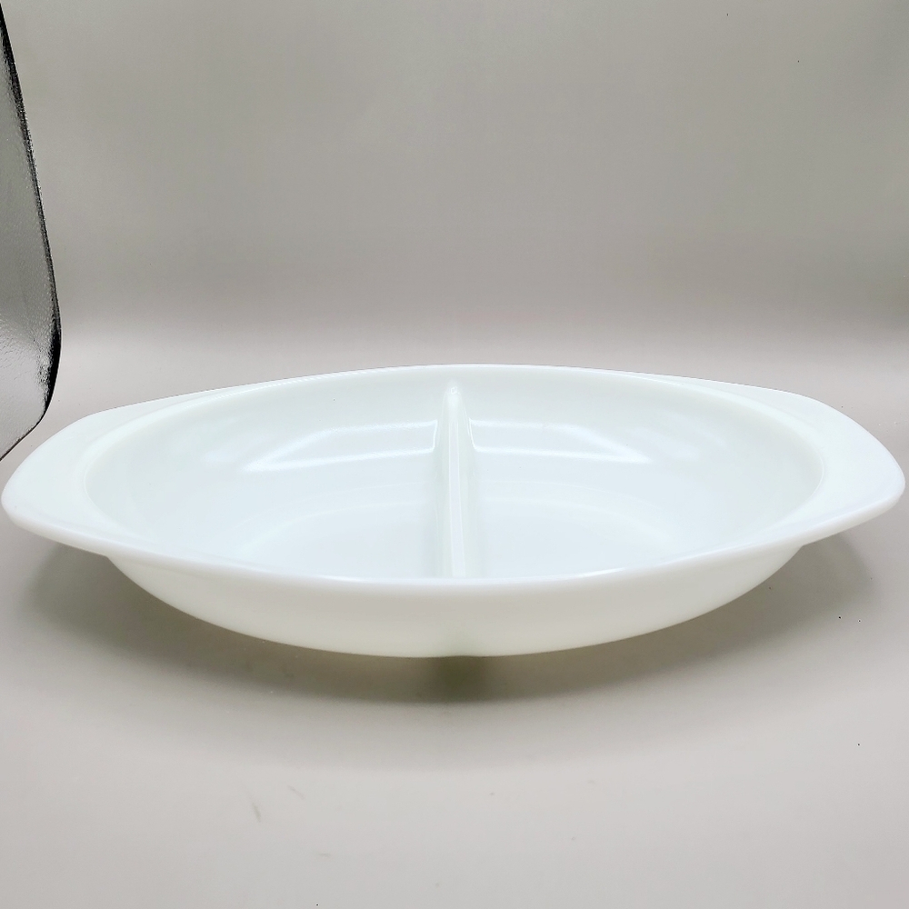 Vintage Pyrex Divided Casserole Dish White Milk Glass #1063 11/2 Qt - Picture 4 of 6